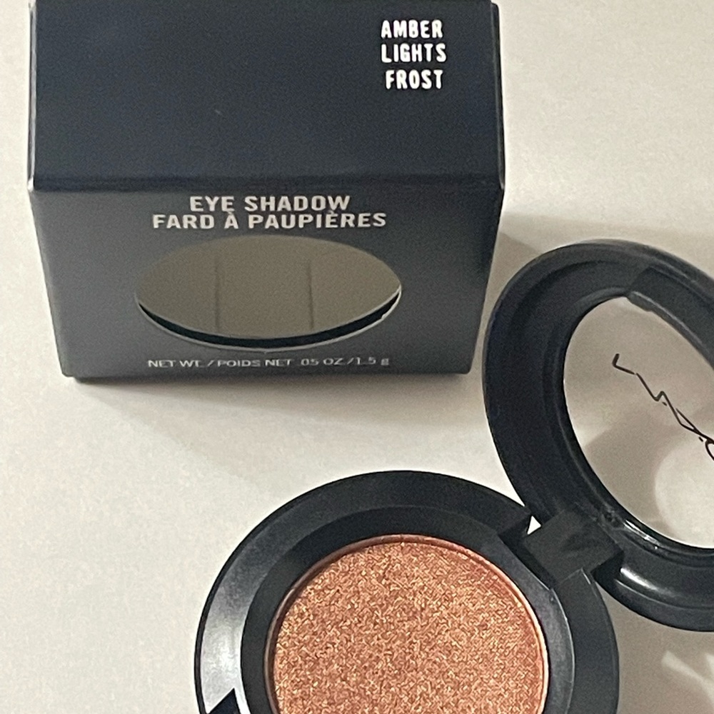 Single shadow by Mac cosmetics in color Amber Lights frost brand new, never used